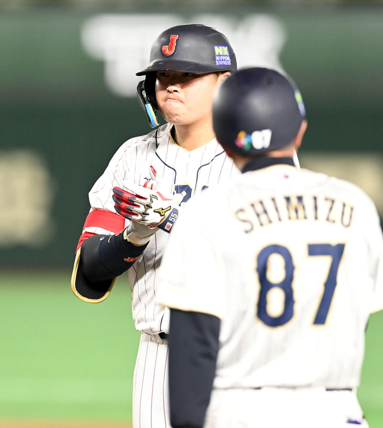 日本対チェコ　8回裏日本無死、右前に安打を放った村上（撮影・たえ見朱実）
