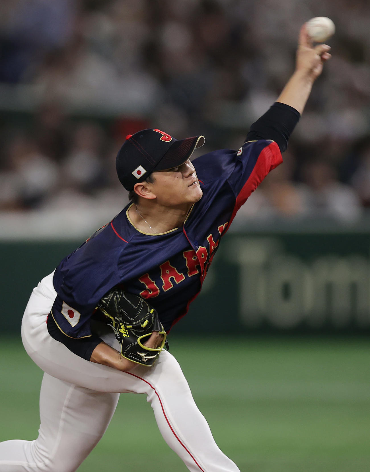 日本対オーストラリア　5回裏、力投する日本2番手の高橋奎（撮影・前田充）