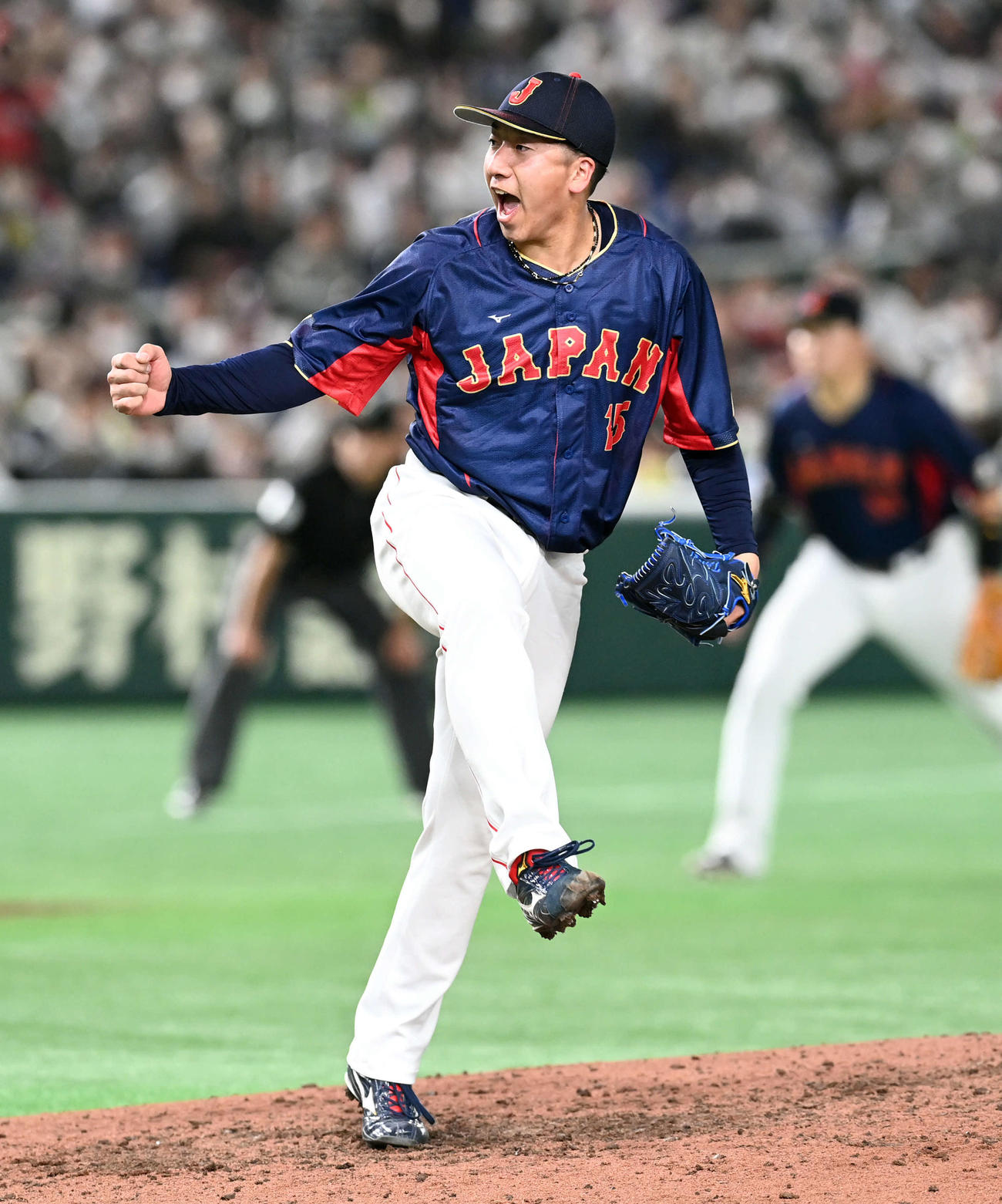 日本対オーストラリア　7回裏オーストラリア2死、代打A・キャンベルを見逃し三振に仕留め雄たけびを上げる大勢（撮影・たえ見朱実）