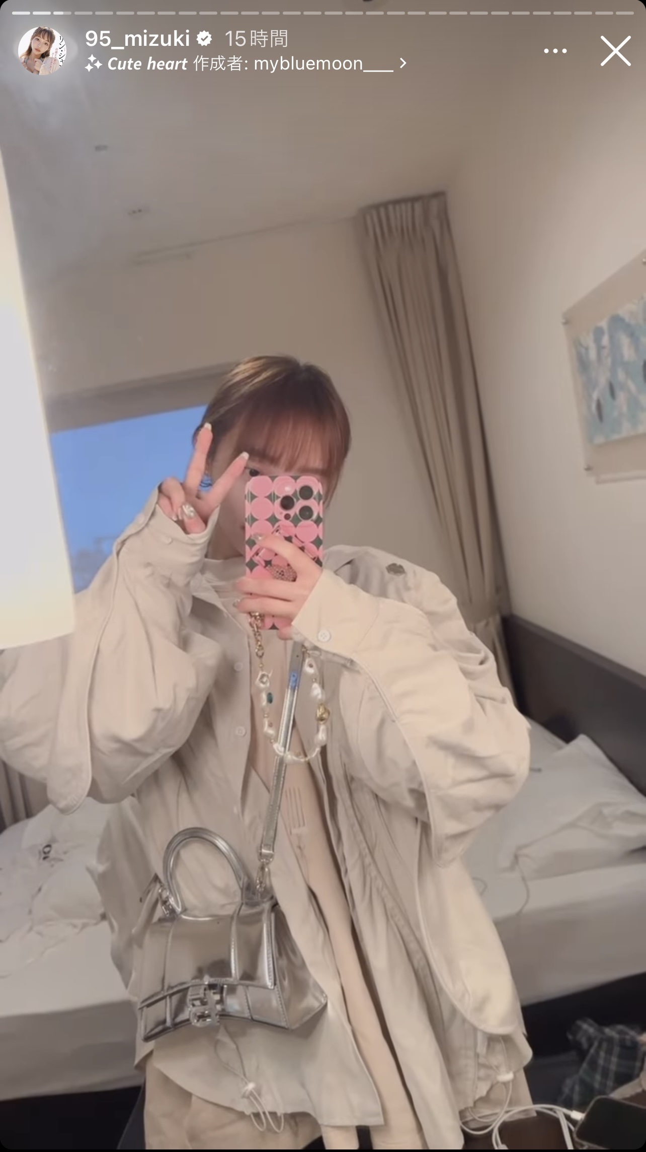 かわいくポーズをとるリン・シャン（リン・シャンのインスタグラムから）
