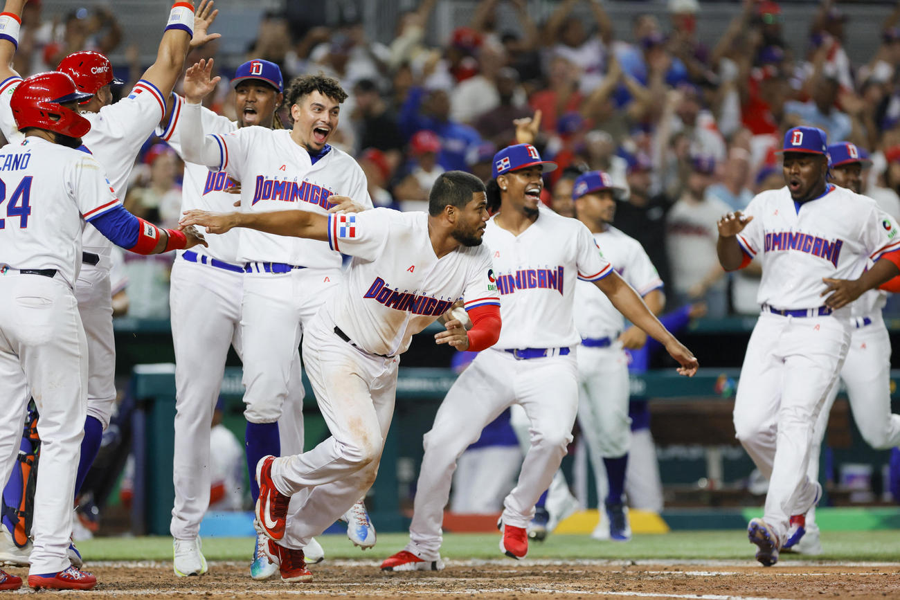 イスラエルに7回コールド勝ちしたドミニカ選手ら（USA TODAY＝ロイター）