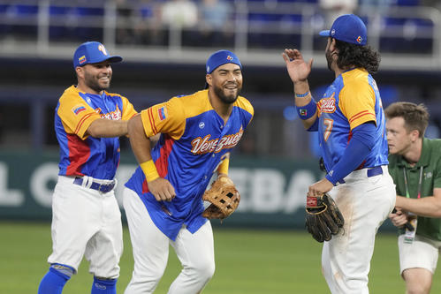 ニカラグアに勝利したベネズエラの選手ら（AP）
