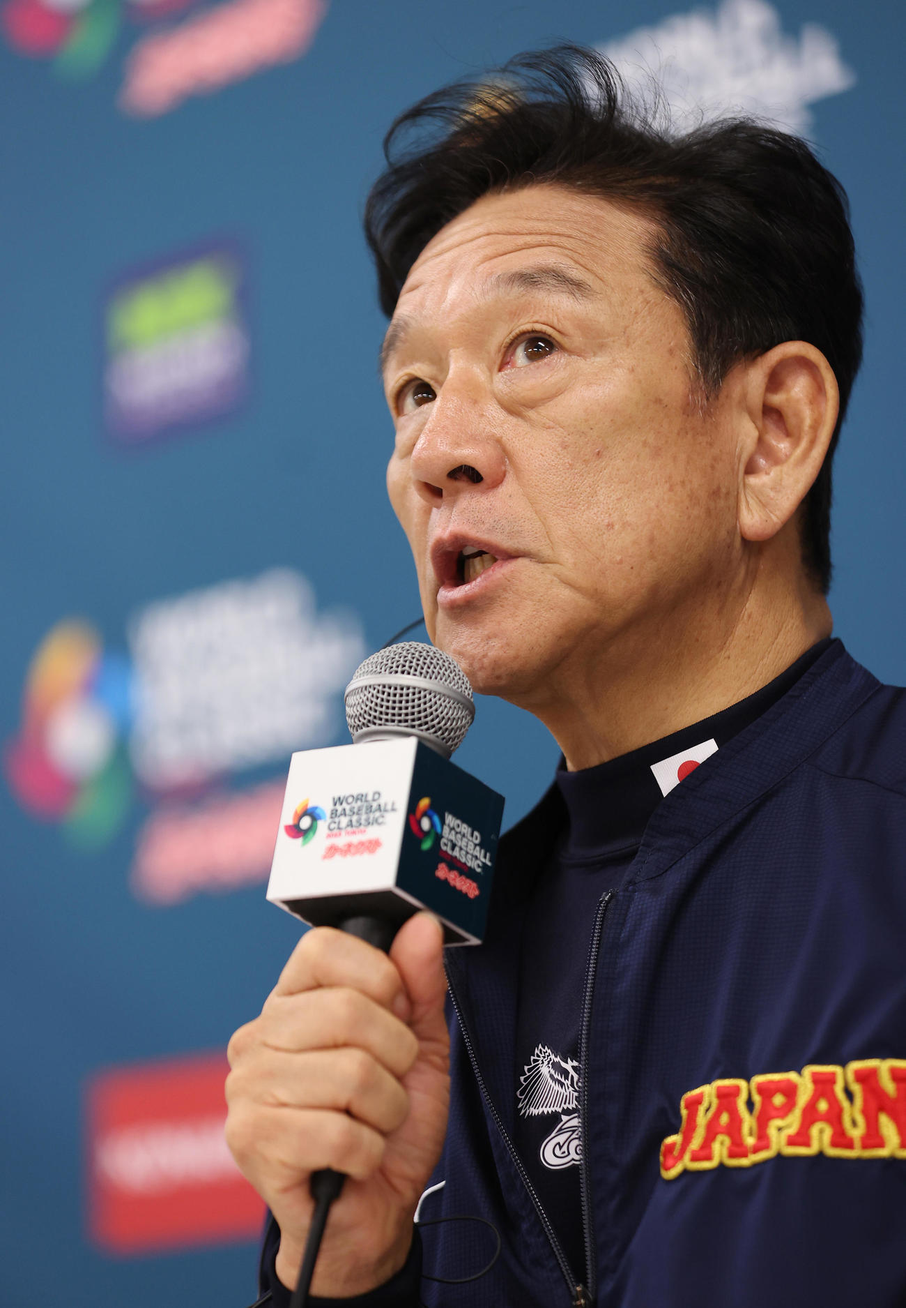 会見に臨む栗山監督（撮影・前田充）