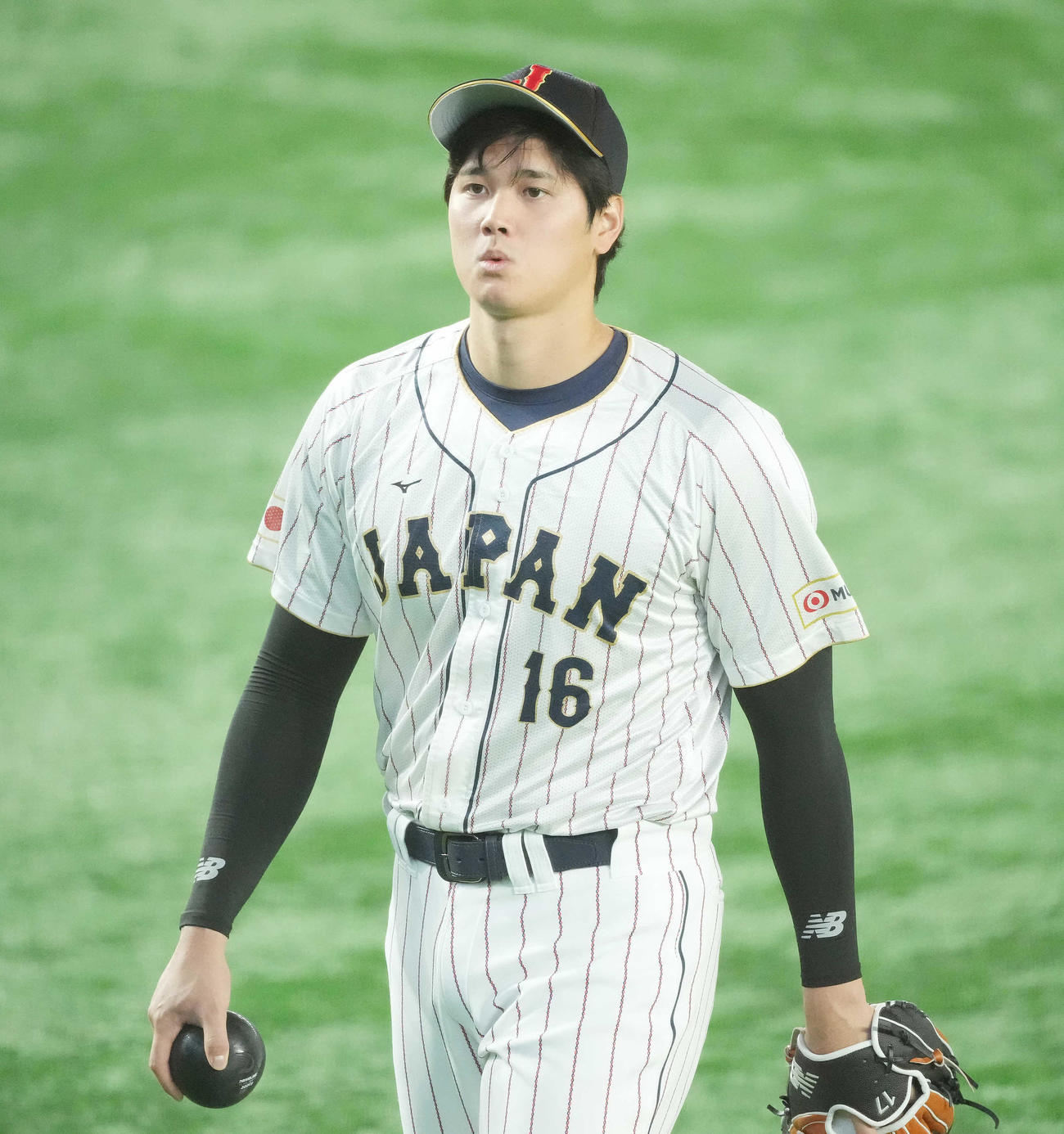 日本対イタリア　試合前、アップに向かう大谷（撮影・鈴木みどり）