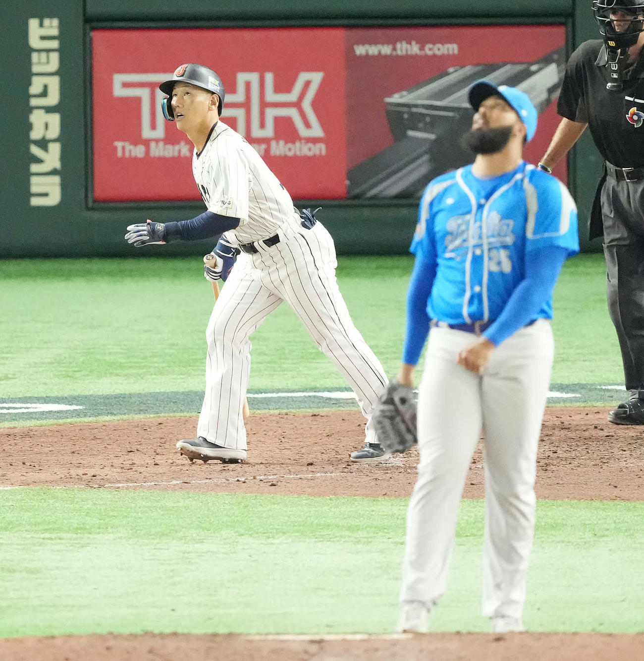 日本対イタリア　7回裏日本無死、右越えソロ本塁打を放つ吉田。投手マルシアノ（撮影・鈴木みどり）
