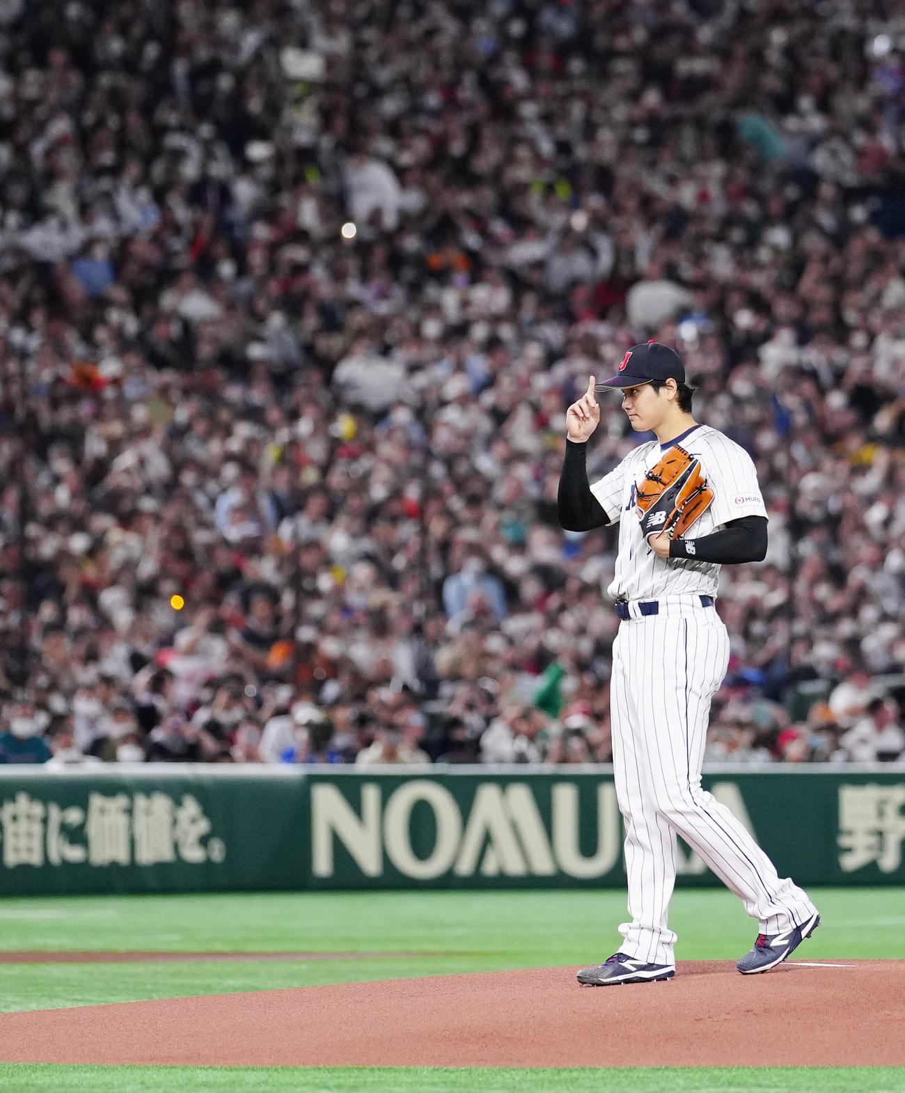 日本対イタリア　1回表、マウンドに上がる先発の大谷（撮影・江口和貴）