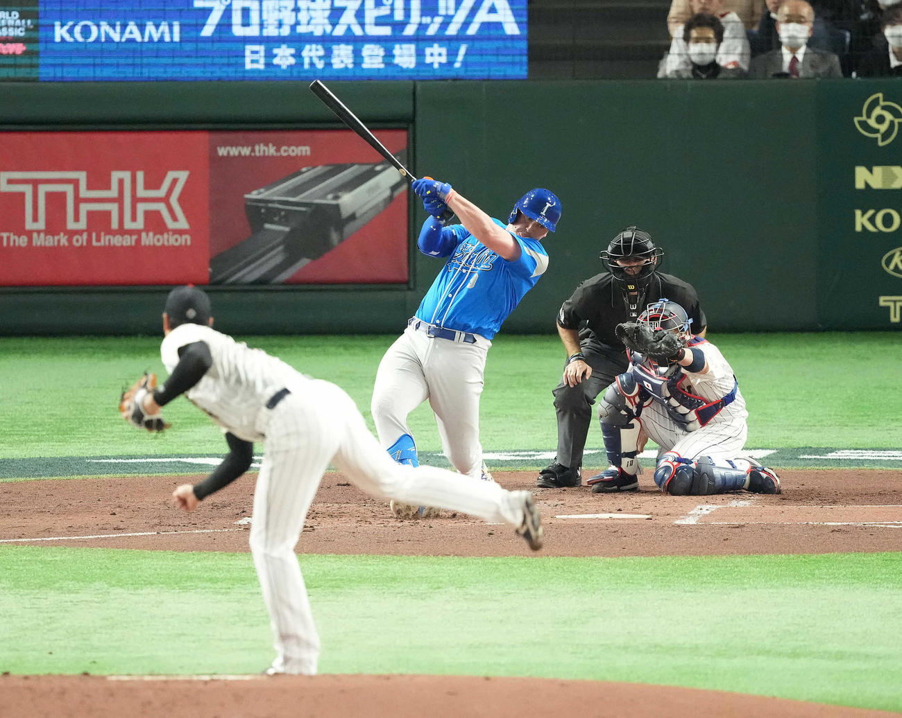 日本対イタリア　2回表イタリア無死、空振り三振に倒れるパスクアンティノ。投手大谷（撮影・鈴木みどり）