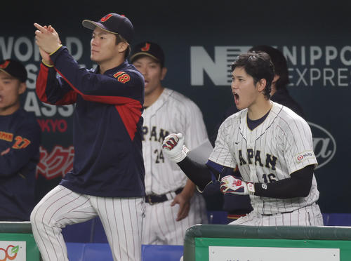 WBC】山本由伸、岡本和真との2S公開しツッコミ「ホームラン打つと夜