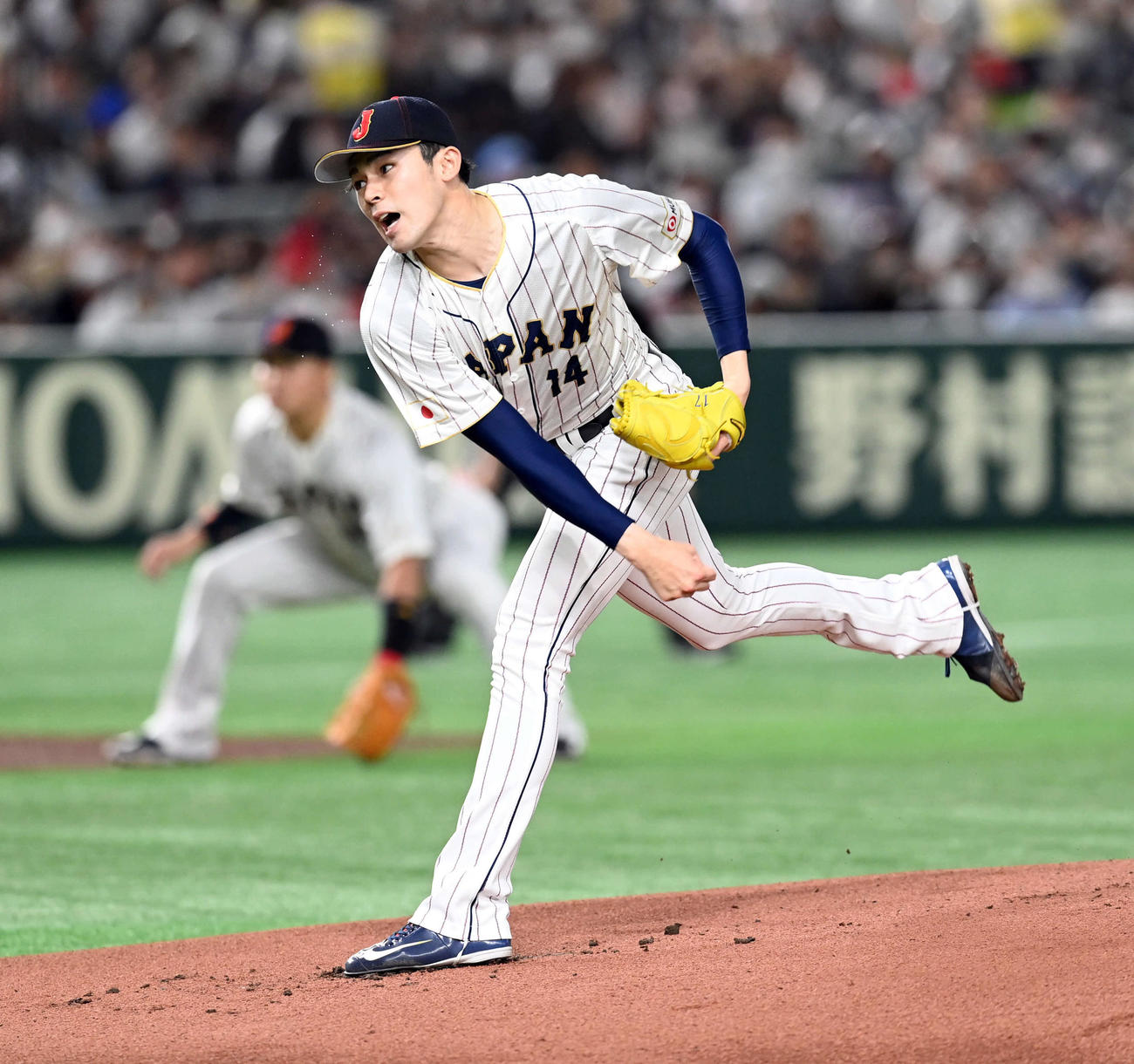 日本対チェコ　汗を飛ばしながら力投する日本先発の佐々木朗希（2023年3月11日撮影）