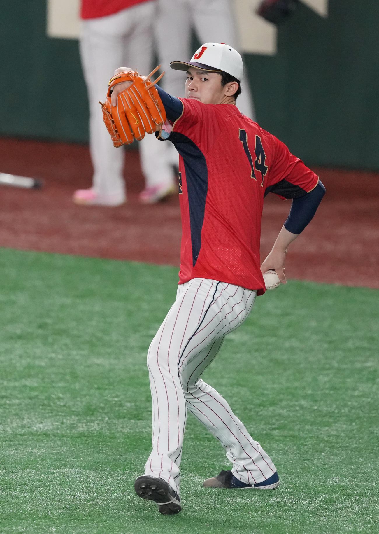 キャッチボールをする佐々木（2023年3月14日撮影）