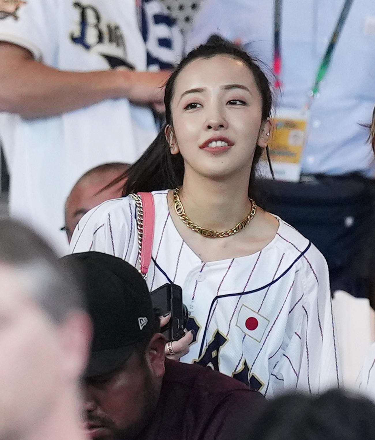 日本対メキシコ　スタンドで応援する板野友美（撮影・菅敏）
