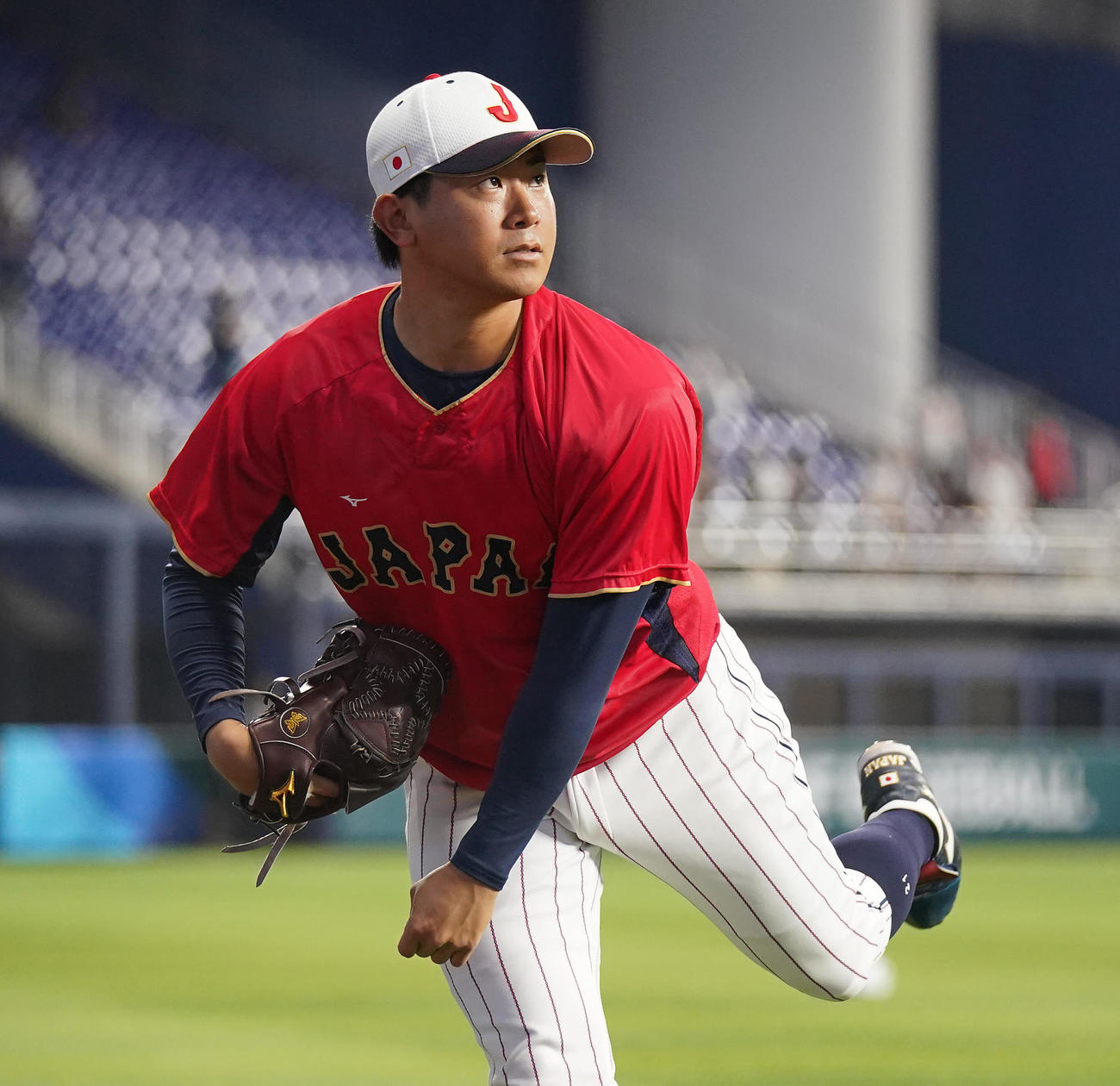 日本対メキシコ　試合前、投球練習する今永（撮影・垰建太）