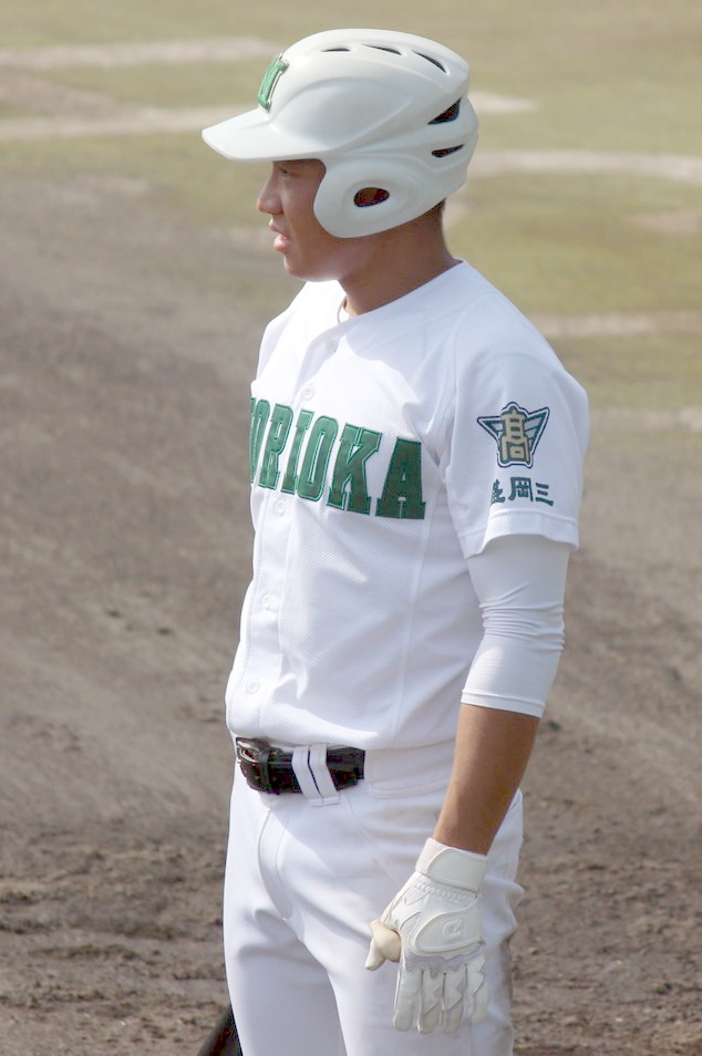 18年、打席に立つ盛岡三時代の佐々木莉己さん（本人提供）