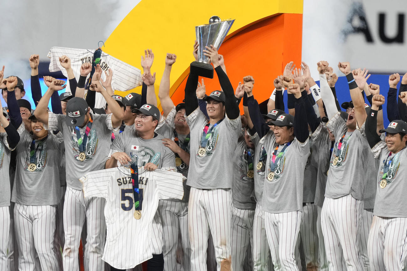 WBC優勝を喜ぶ侍ジャパンの選手たち（AP）