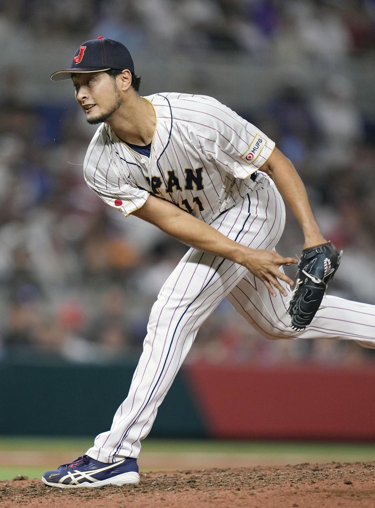 8回に登板したダルビッシュ（共同）
