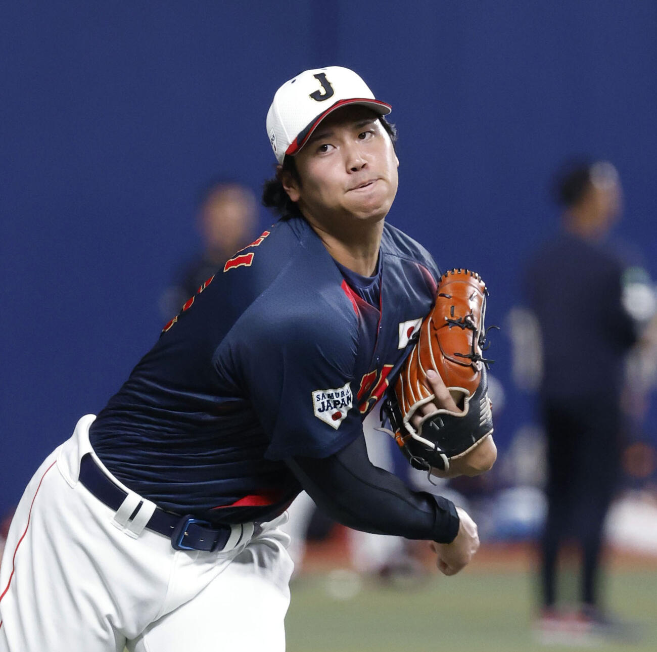 WBC日本代表に合流し、キャッチボールする大谷＝バンテリンドーム（共同）