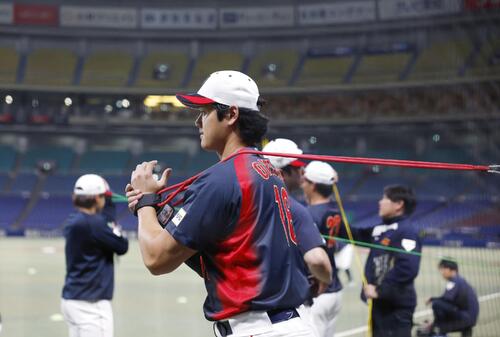 WBC】大谷翔平「16」半袖ユニホーム姿で合流後即グラウンドへ 坂本と