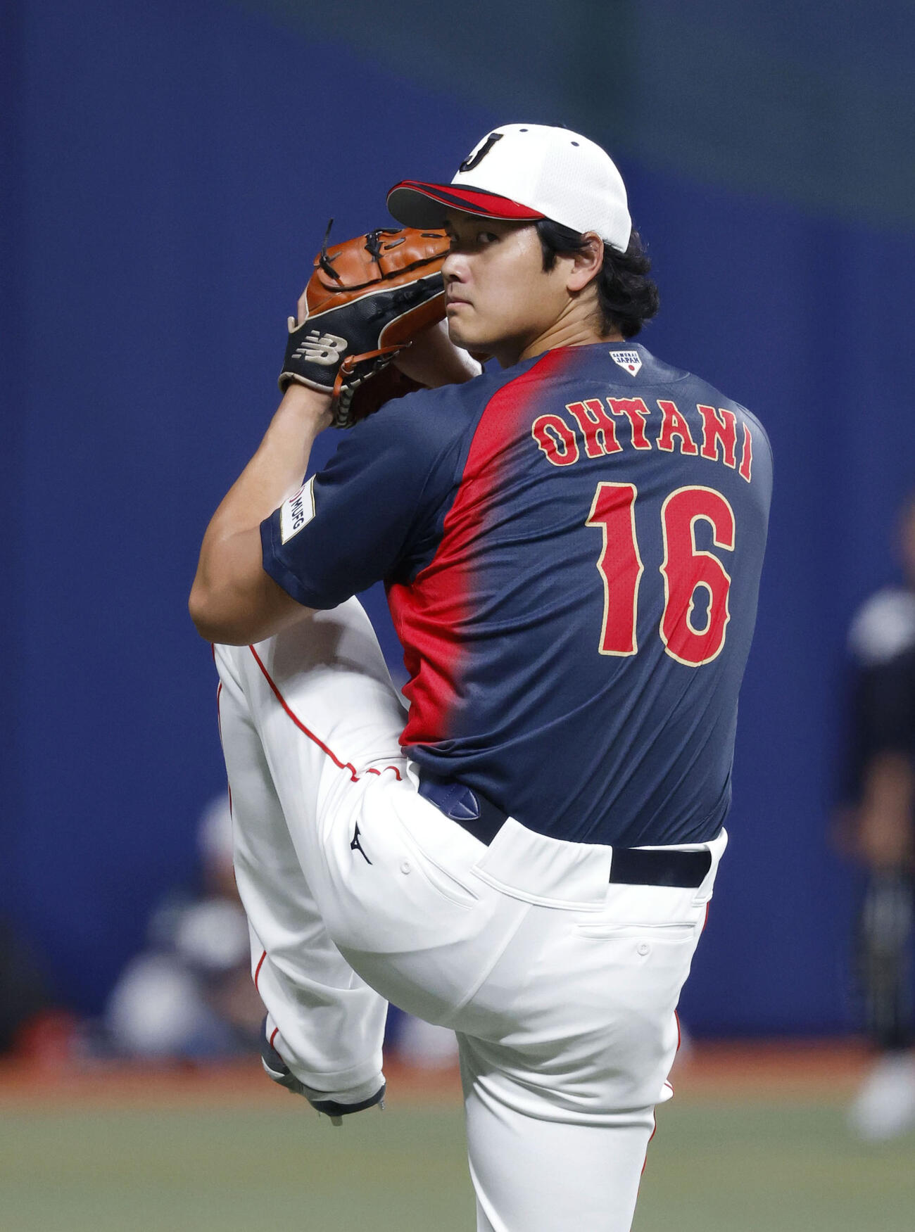WBC日本代表に合流し、キャッチボールする大谷＝バンテリンドーム（共同）
