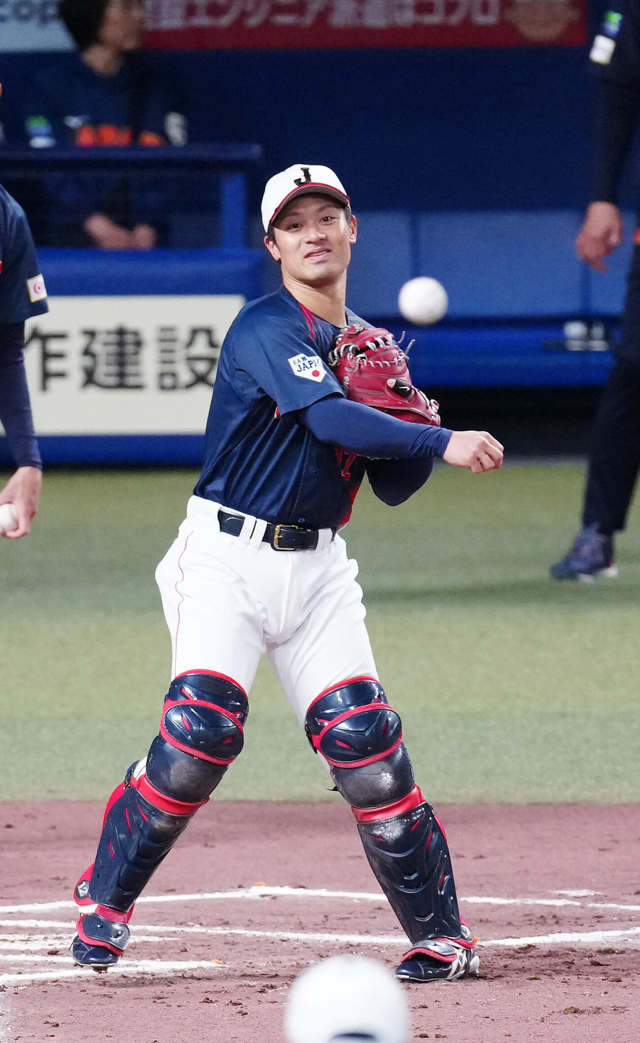 シートノックを行う坂本（撮影・垰建太）