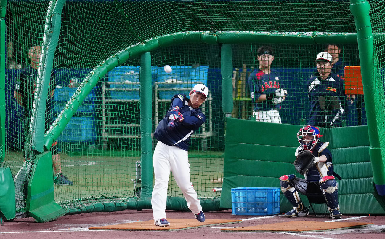 打撃練習に臨む吉田（撮影・垰建太）