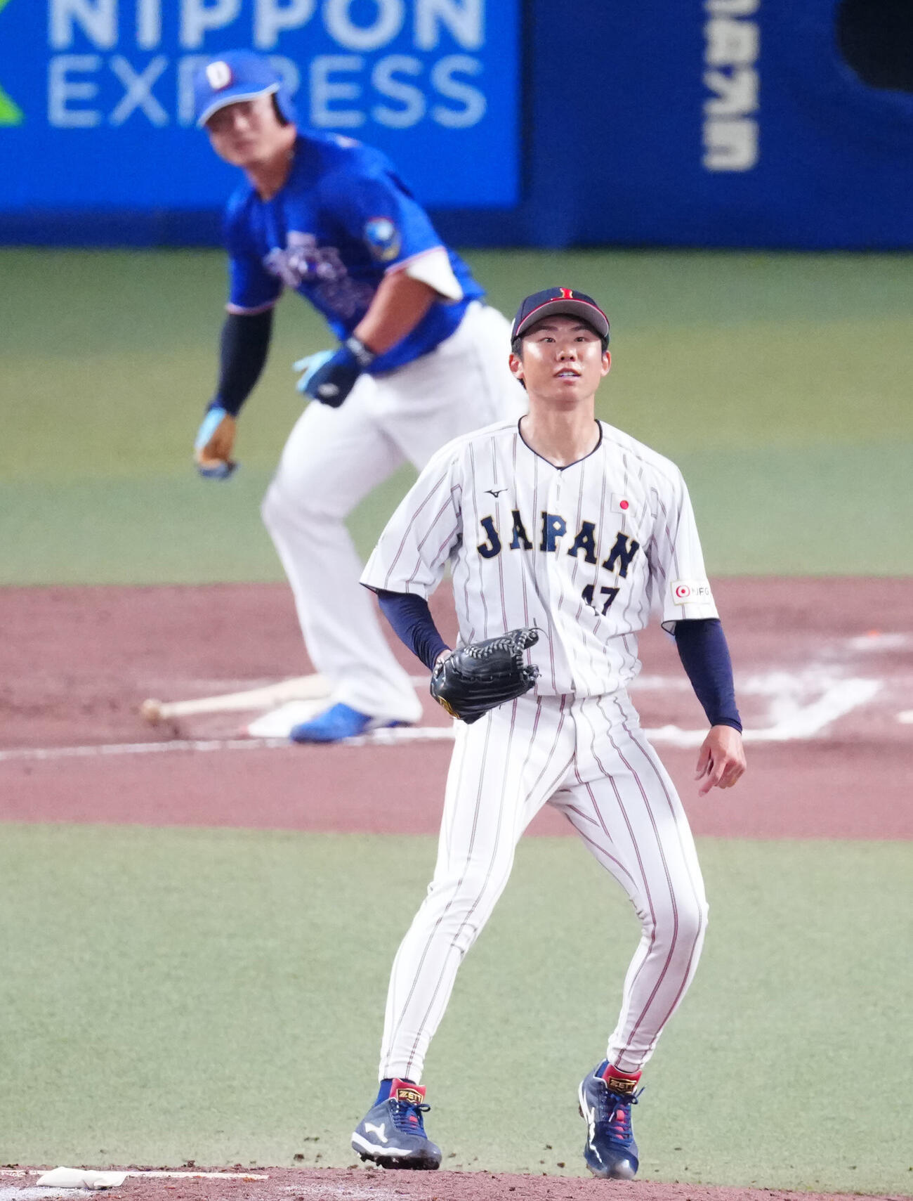 日本対中日　6回表中日2死一、二塁、細川に適時二塁打を許す曽谷（撮影・垰建太）