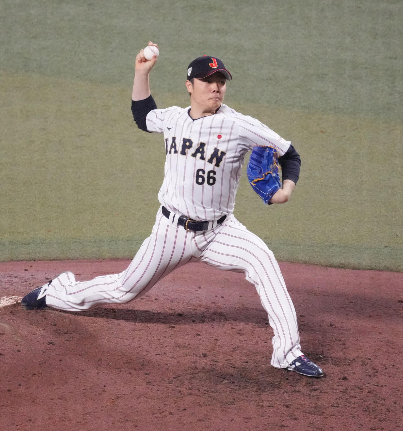 日本対中日　7回表、日本4番手で登板する松本裕（撮影・森本幸一）