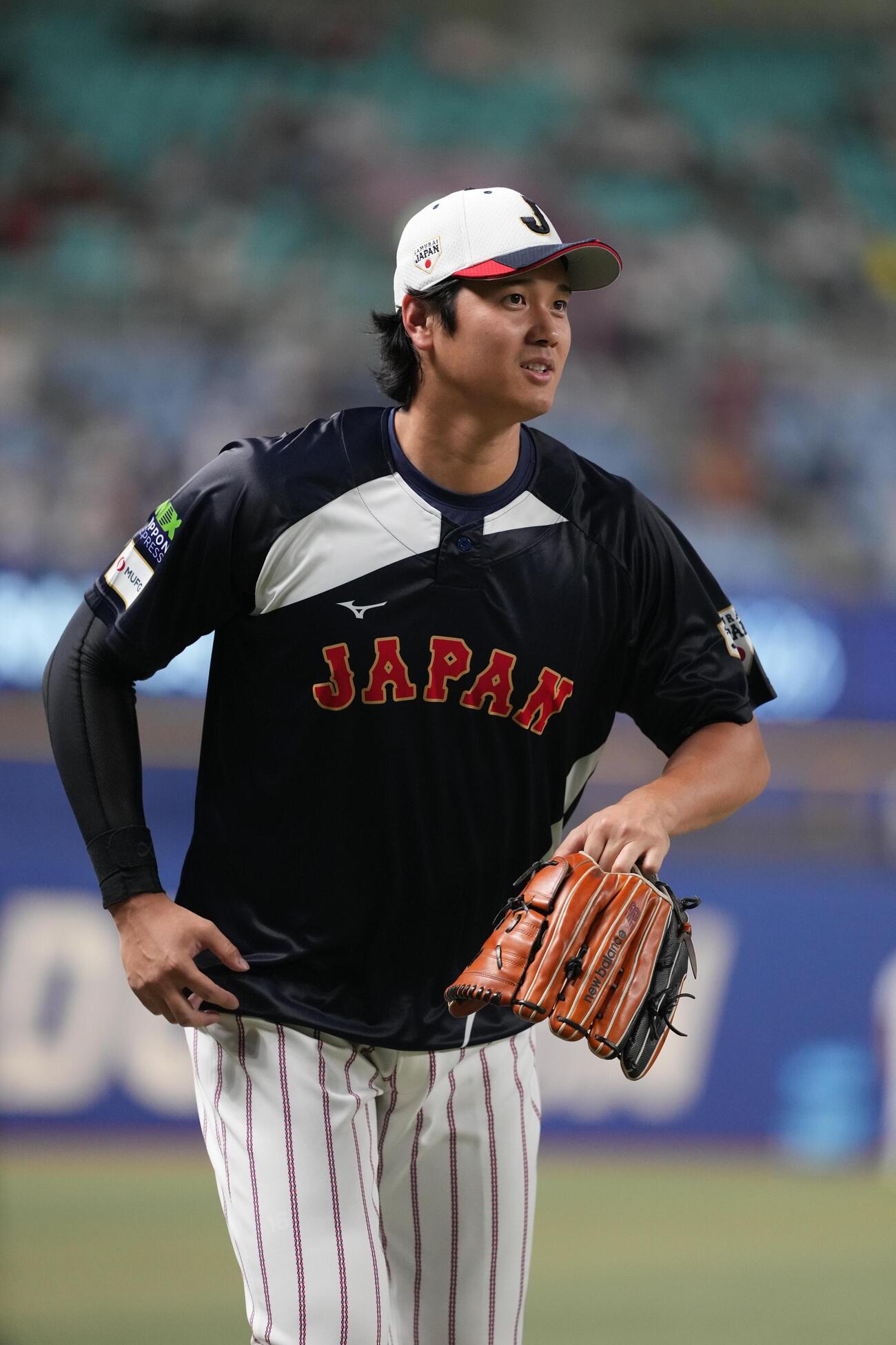 日本対中日　グラウンド入りした大谷（撮影・井上学）