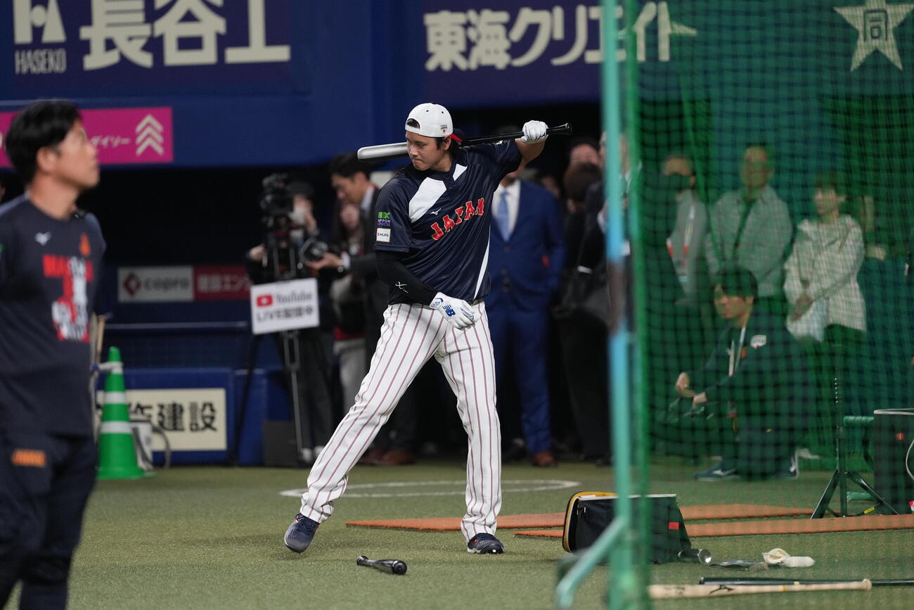 日本対中日　打撃練習する大谷（撮影・井上学）