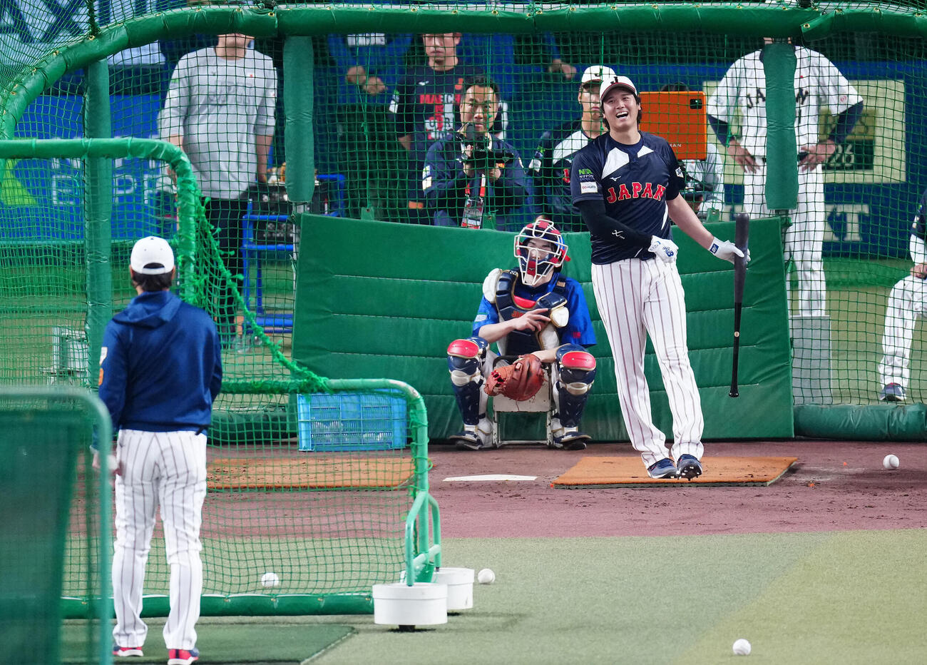 日本対中日　試合前、フリー打撃を行う大谷（撮影・垰建太）