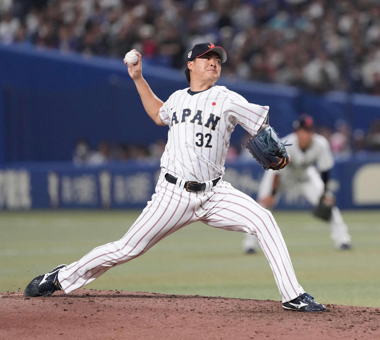 日本対中日　力投する日本の松本健（撮影・井上学）