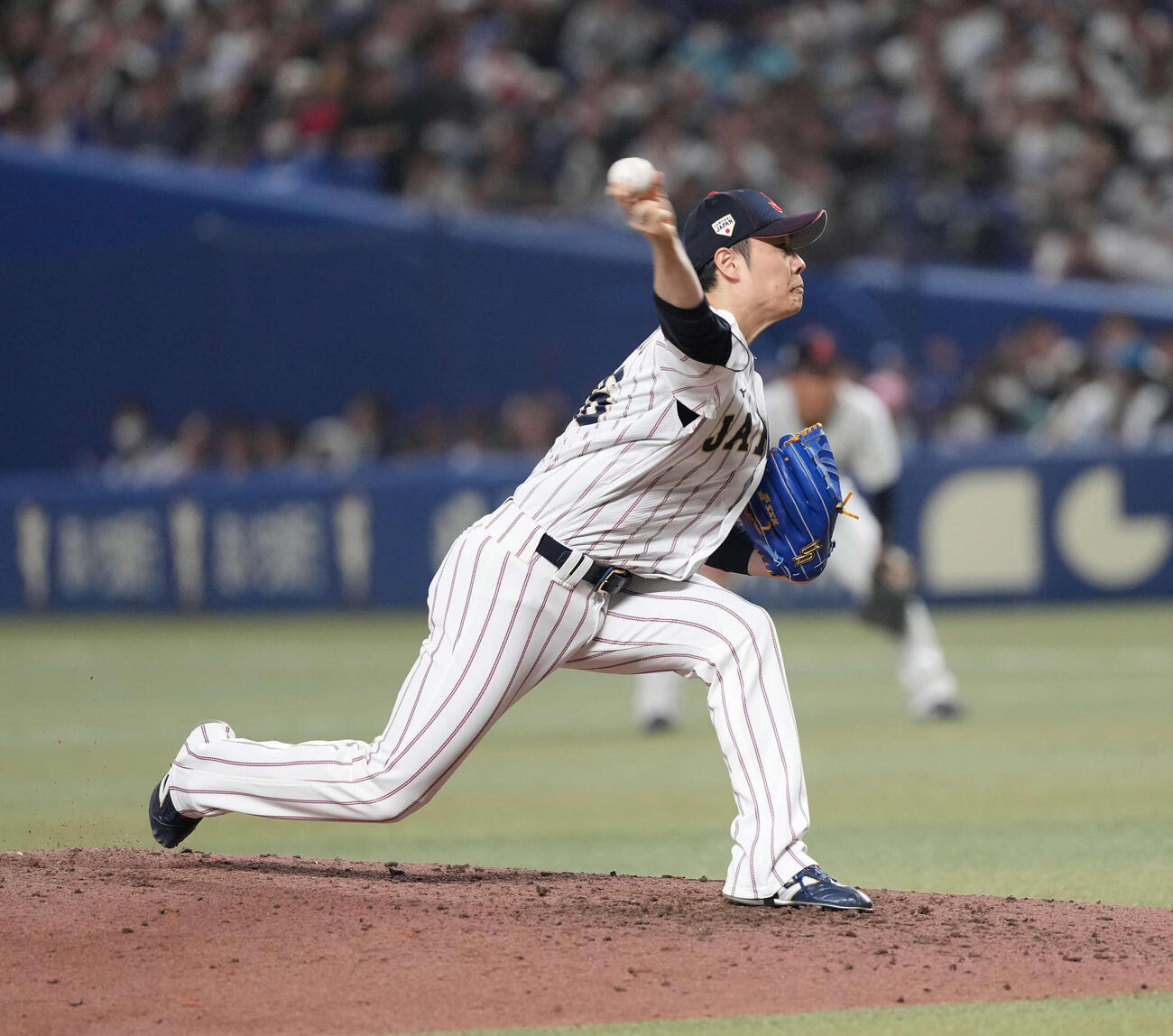 日本対中日　力投する日本の松本（撮影・井上学）