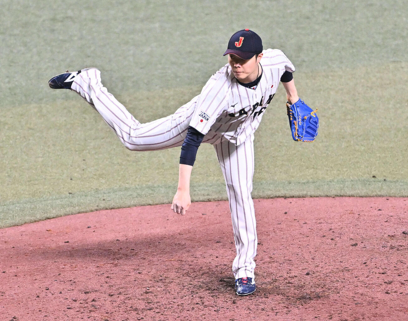 日本対中日　7回表、日本4番手で登板する松本（撮影・滝沢徹郎）