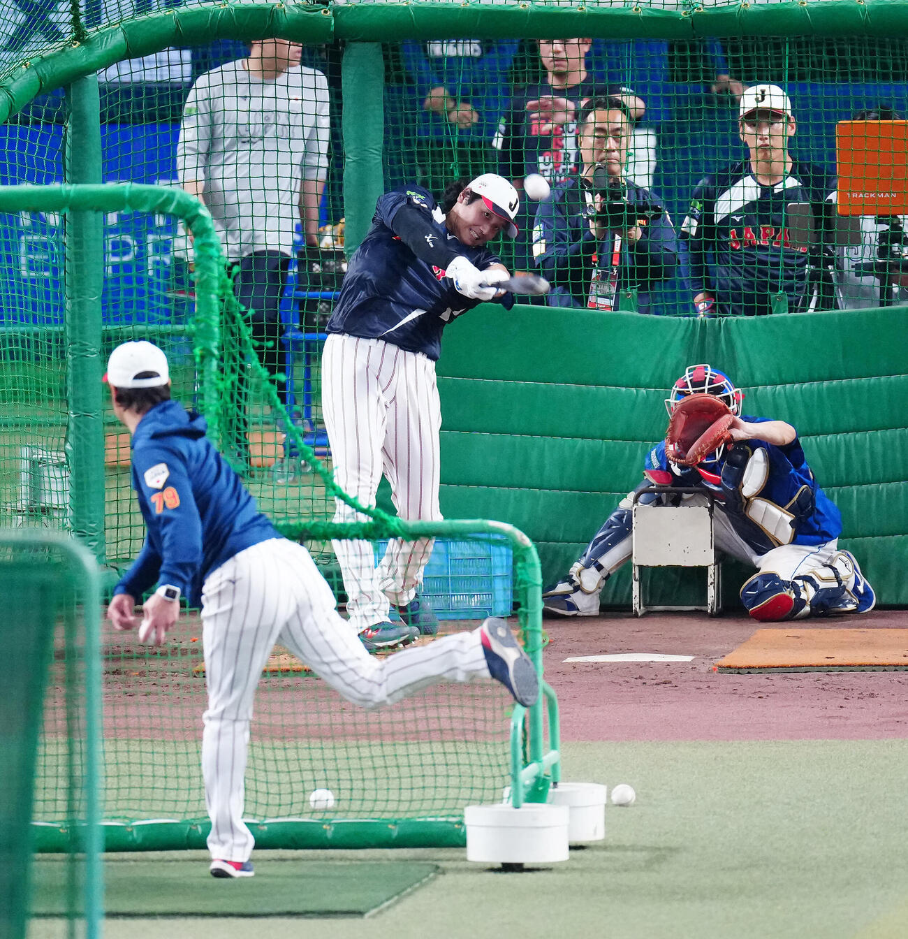 日本対中日　試合前、フリー打撃を行う大谷（撮影・垰建太）