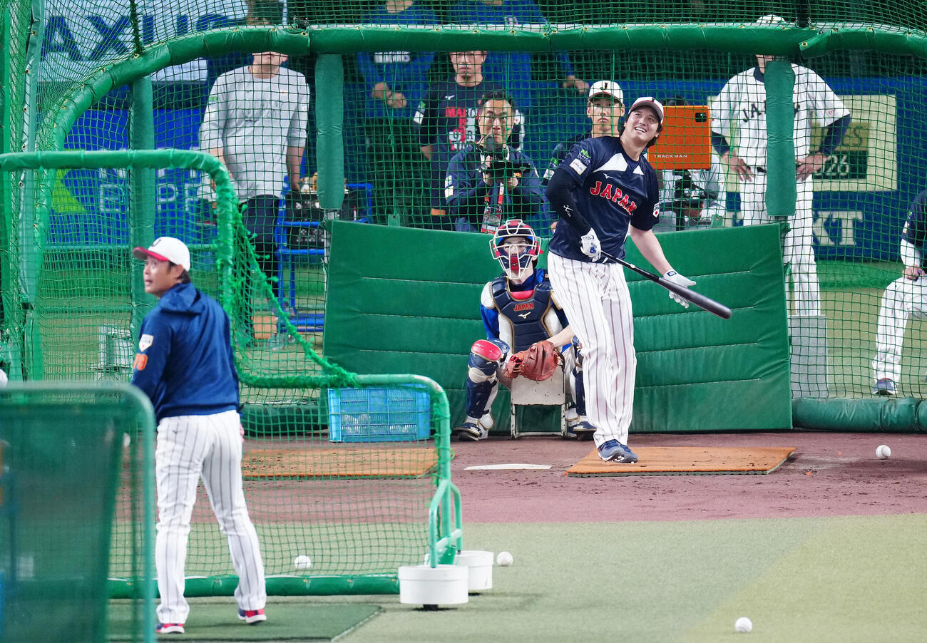 日本対中日　試合前、フリー打撃を行う大谷（撮影・垰建太）