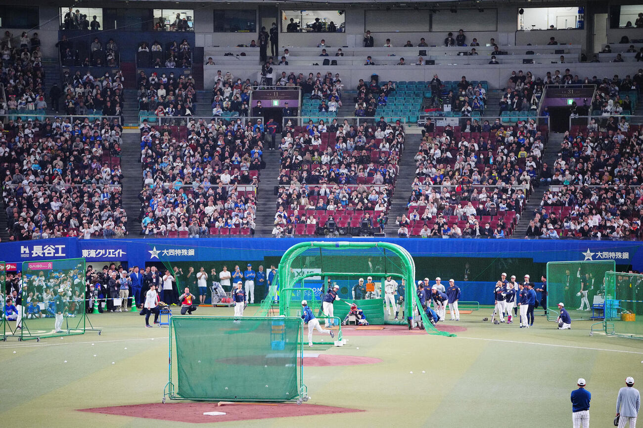 日本対中日　試合前、フリー打撃を行う大谷（撮影・垰建太）