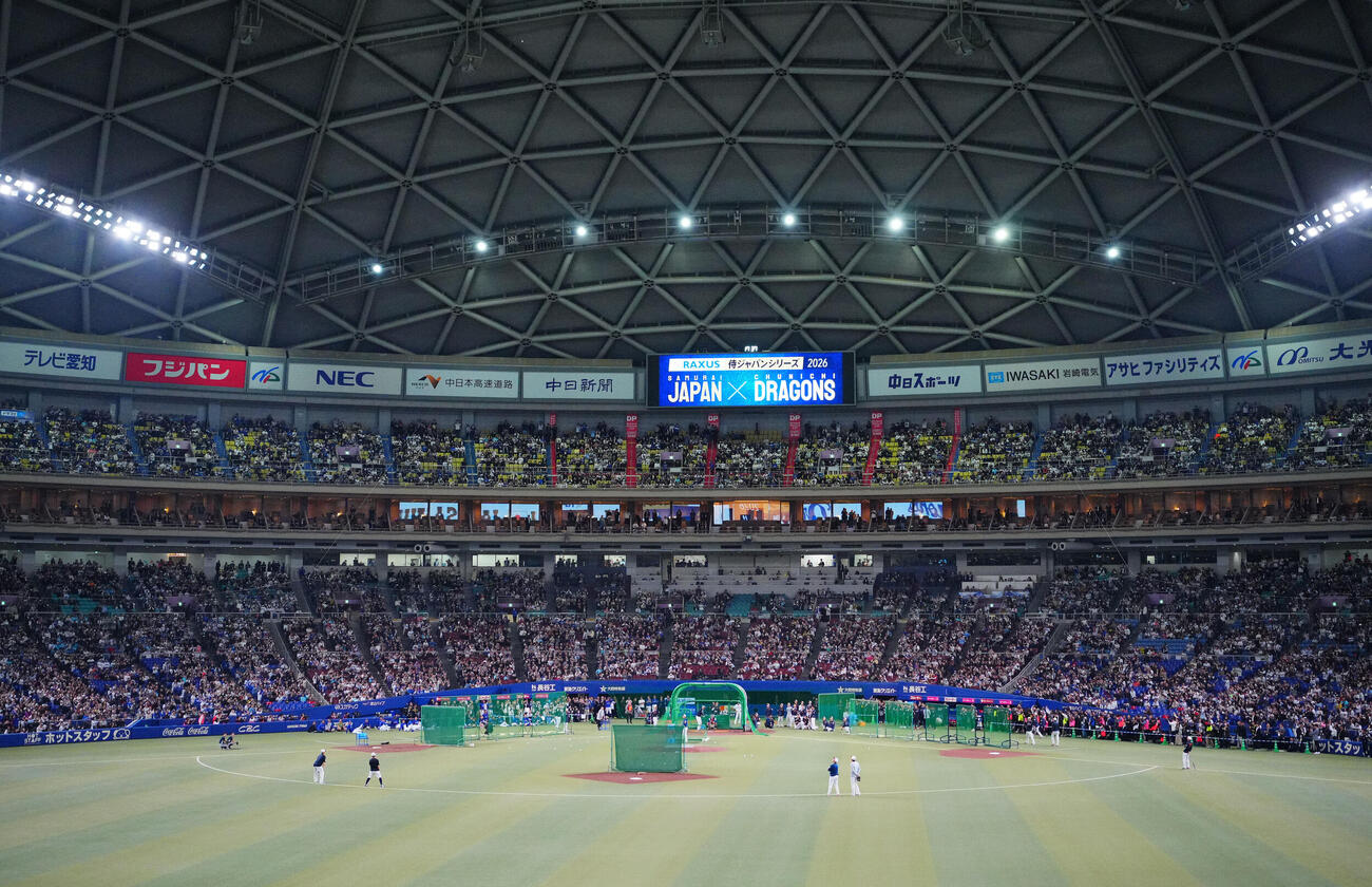 日本対中日　試合前、フリー打撃を行う大谷（撮影・垰建太）