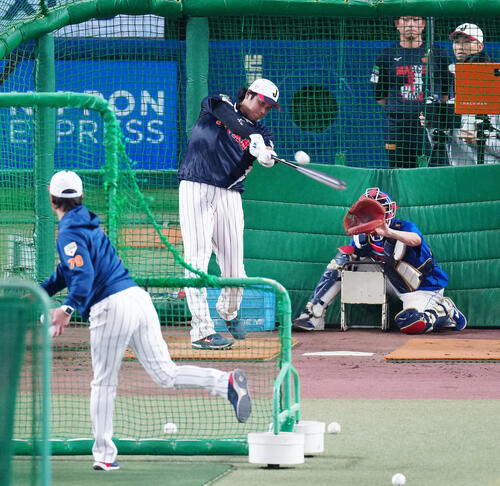 WBC】森下翔太、大谷翔平にくぎ付け 試合前のフリー打撃ではフォーム