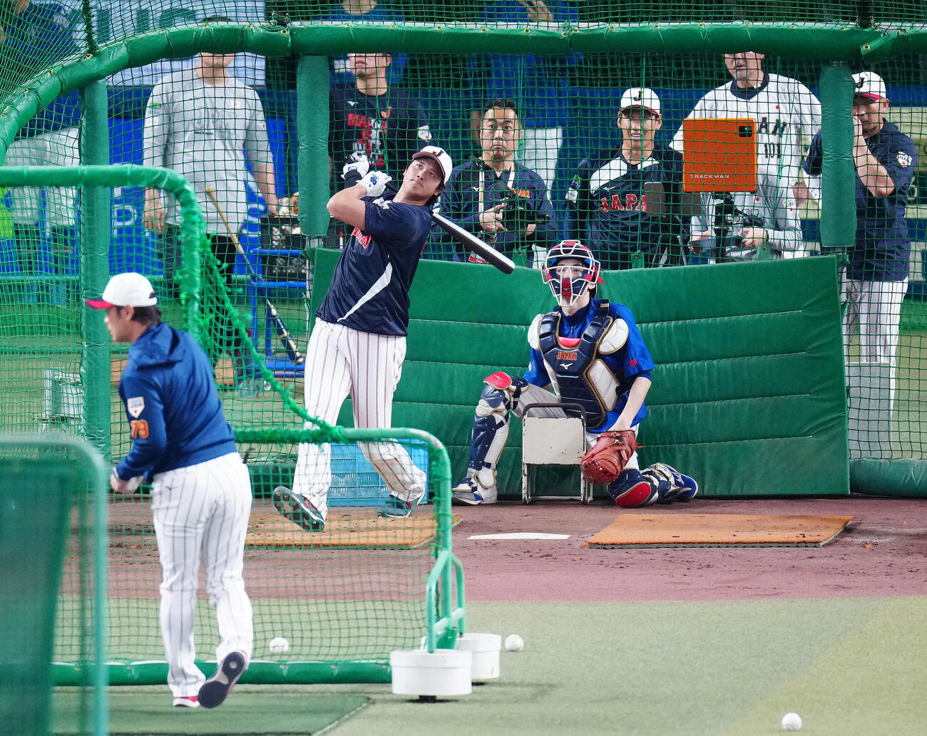 日本対中日　試合前、フリー打撃を行う大谷（撮影・垰建太）
