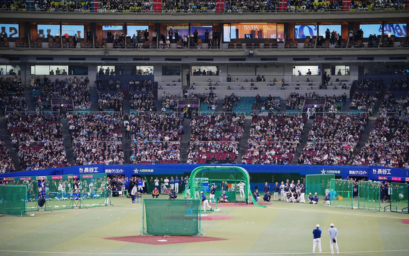 日本対中日　試合前、フリー打撃を行う大谷（撮影・垰建太）