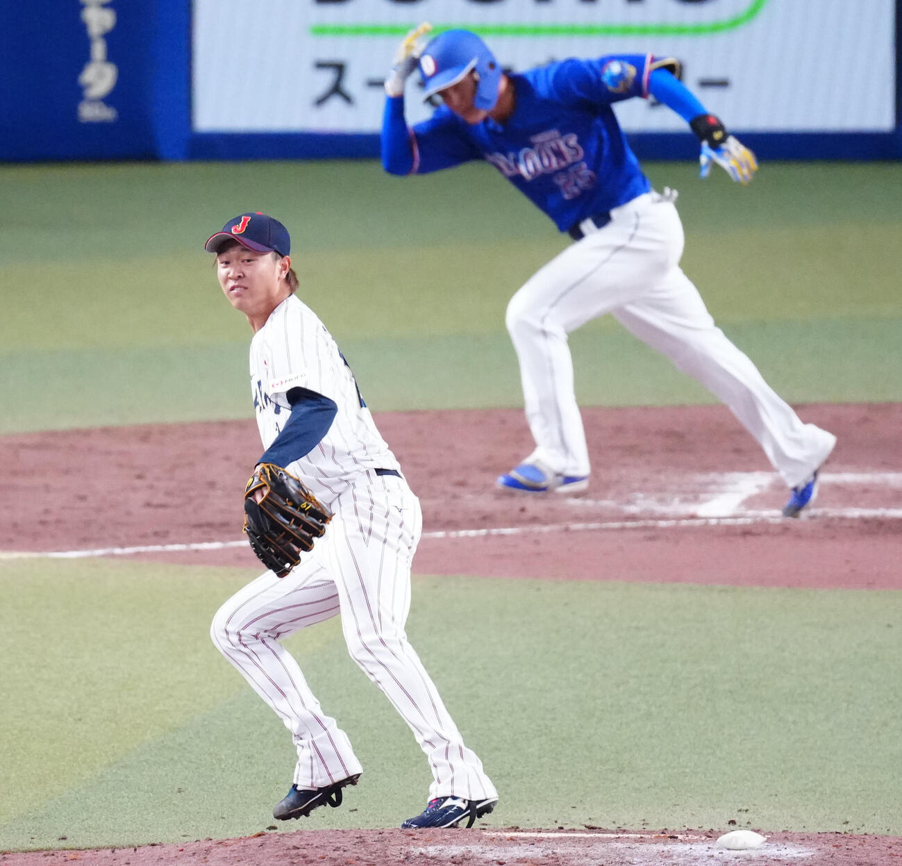 日本対中日　9回表中日2死一、二塁、石川に適時打を許す高橋宏（撮影・垰建太）