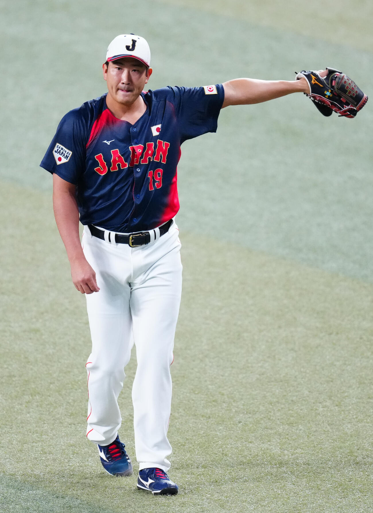 中日対日本　試合前、調整する菅野（撮影・垰建太）