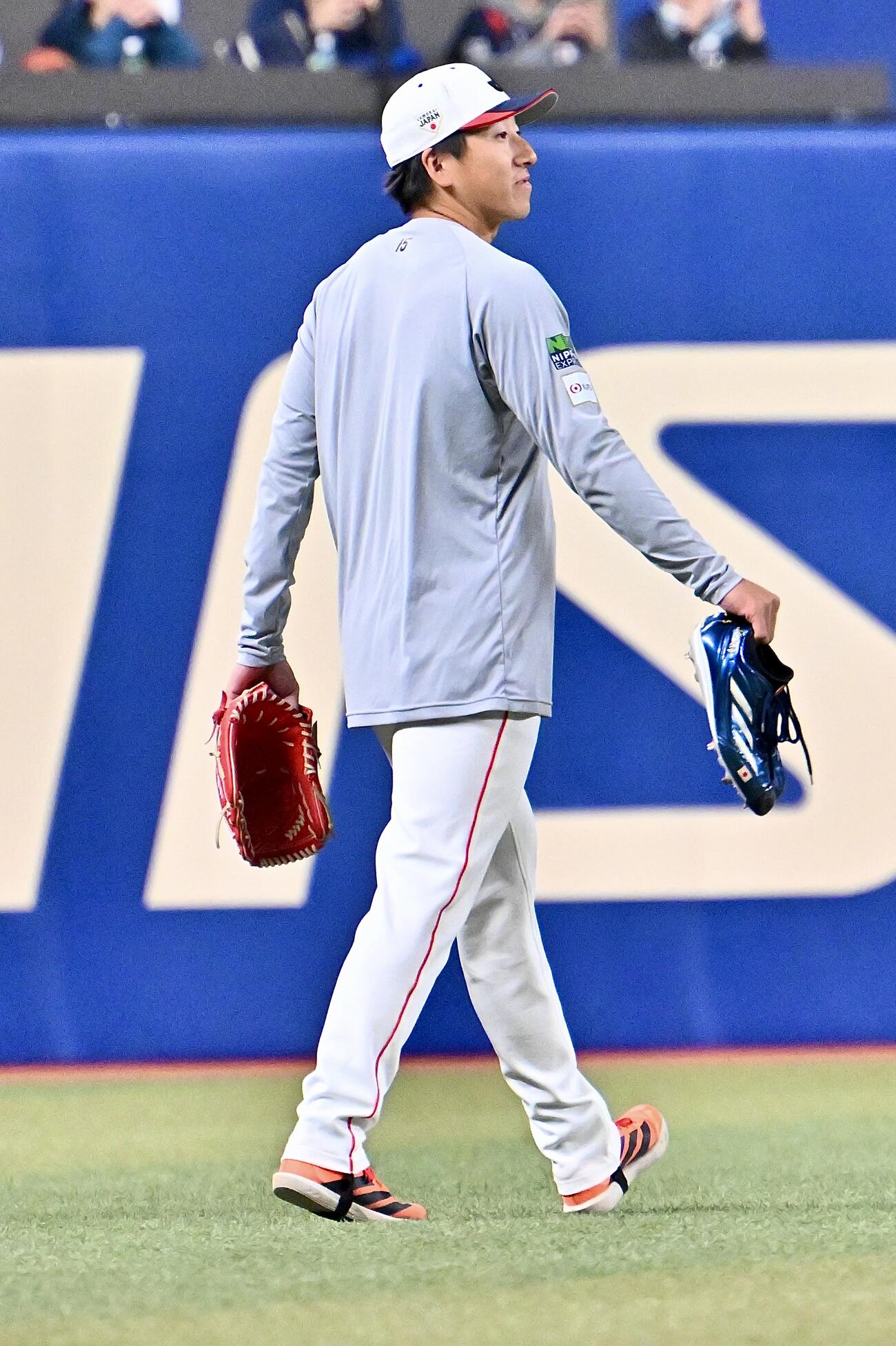 中日対日本　試合前練習に臨む大勢（撮影・滝沢徹郎）