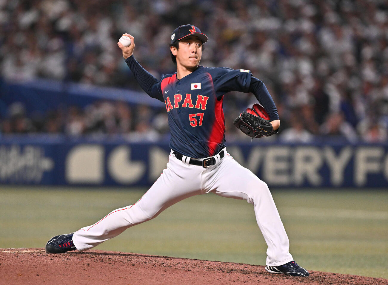 中日対日本　5回裏、日本3番手で登板する北山（撮影・滝沢徹郎）