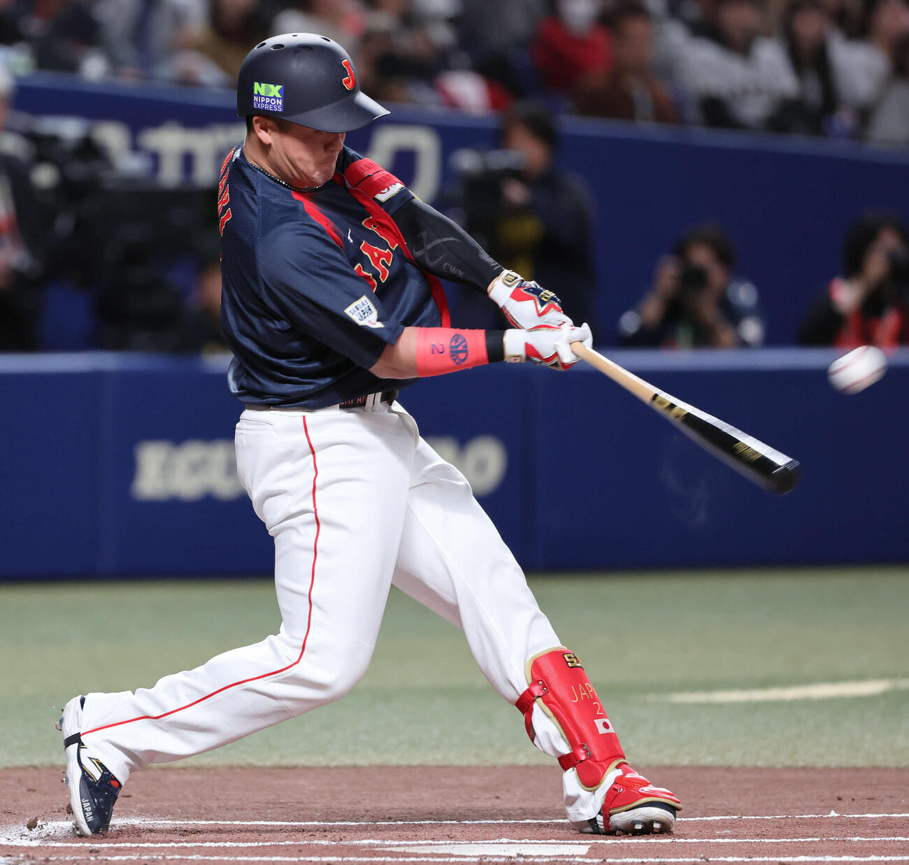 中日対日本　1回表日本2死、牧は左越えに先制本塁打を放つ（撮影・西尾就之）