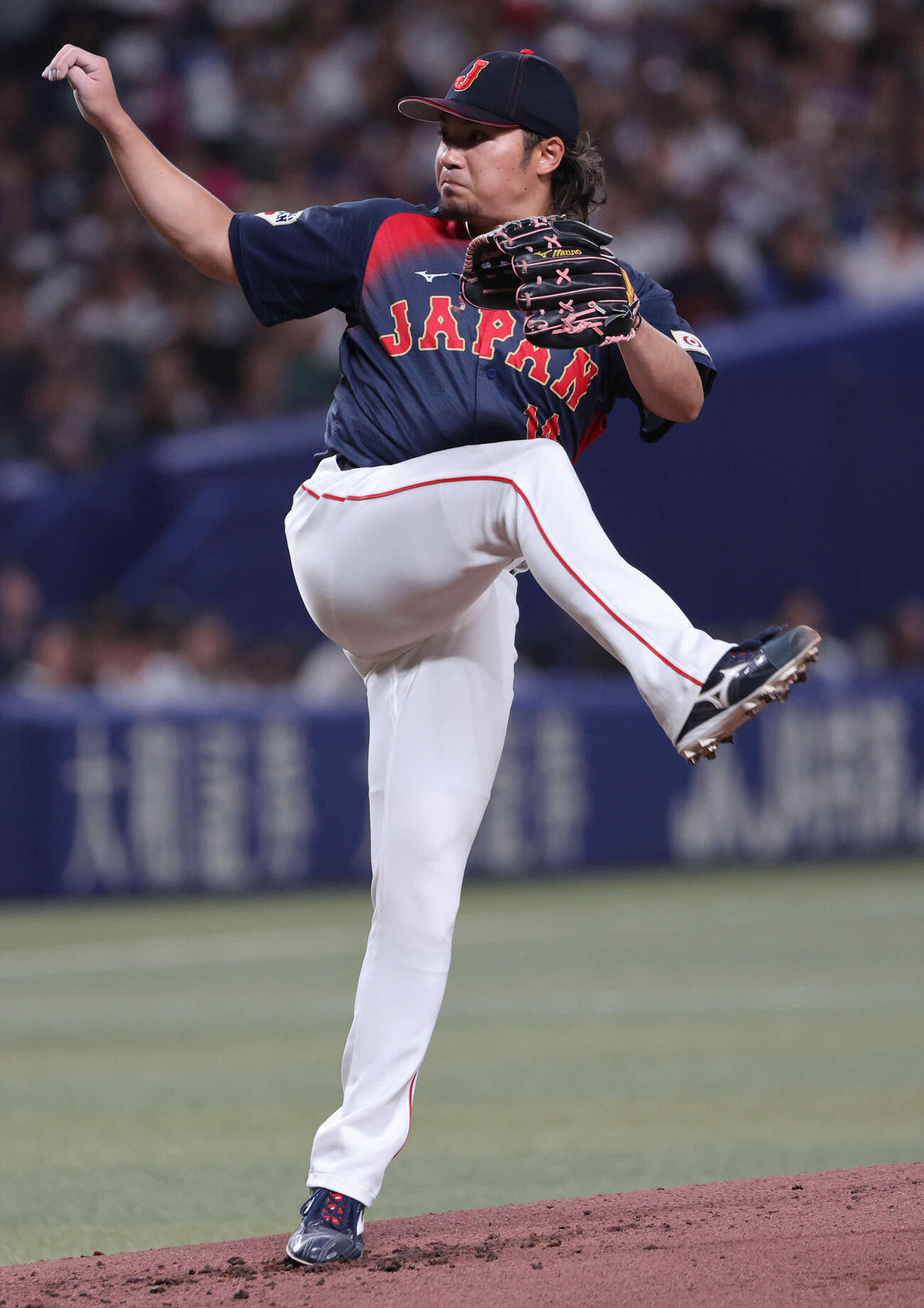 中日対日本　侍ジャパン先発の伊藤（撮影・西尾就之）