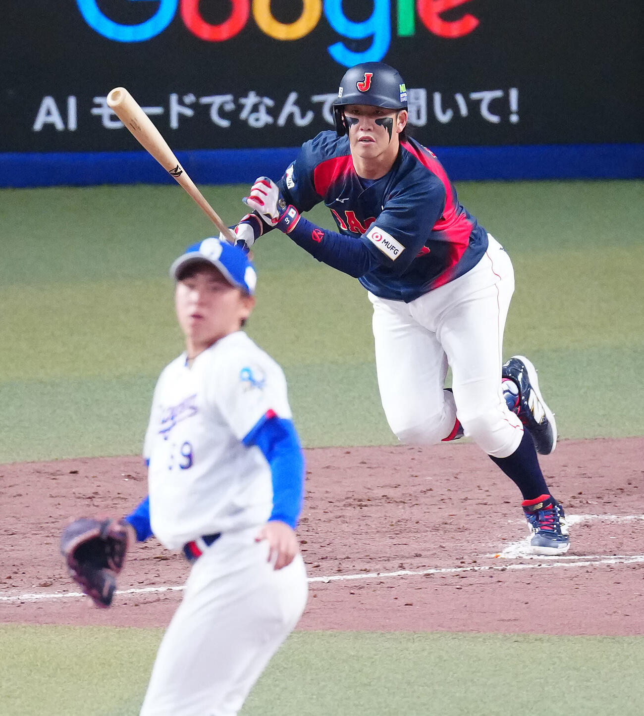 中日対日本　5回表日本1死一、三塁、適時打を放つ小園。投手三浦（撮影・垰建太）