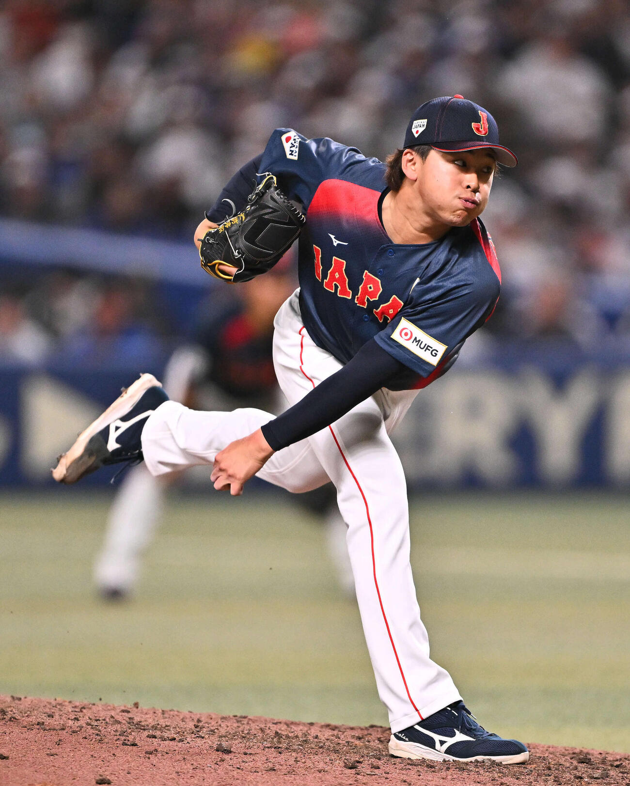 中日対日本　8回裏、日本5番手で登板する東松（撮影・滝沢徹郎）