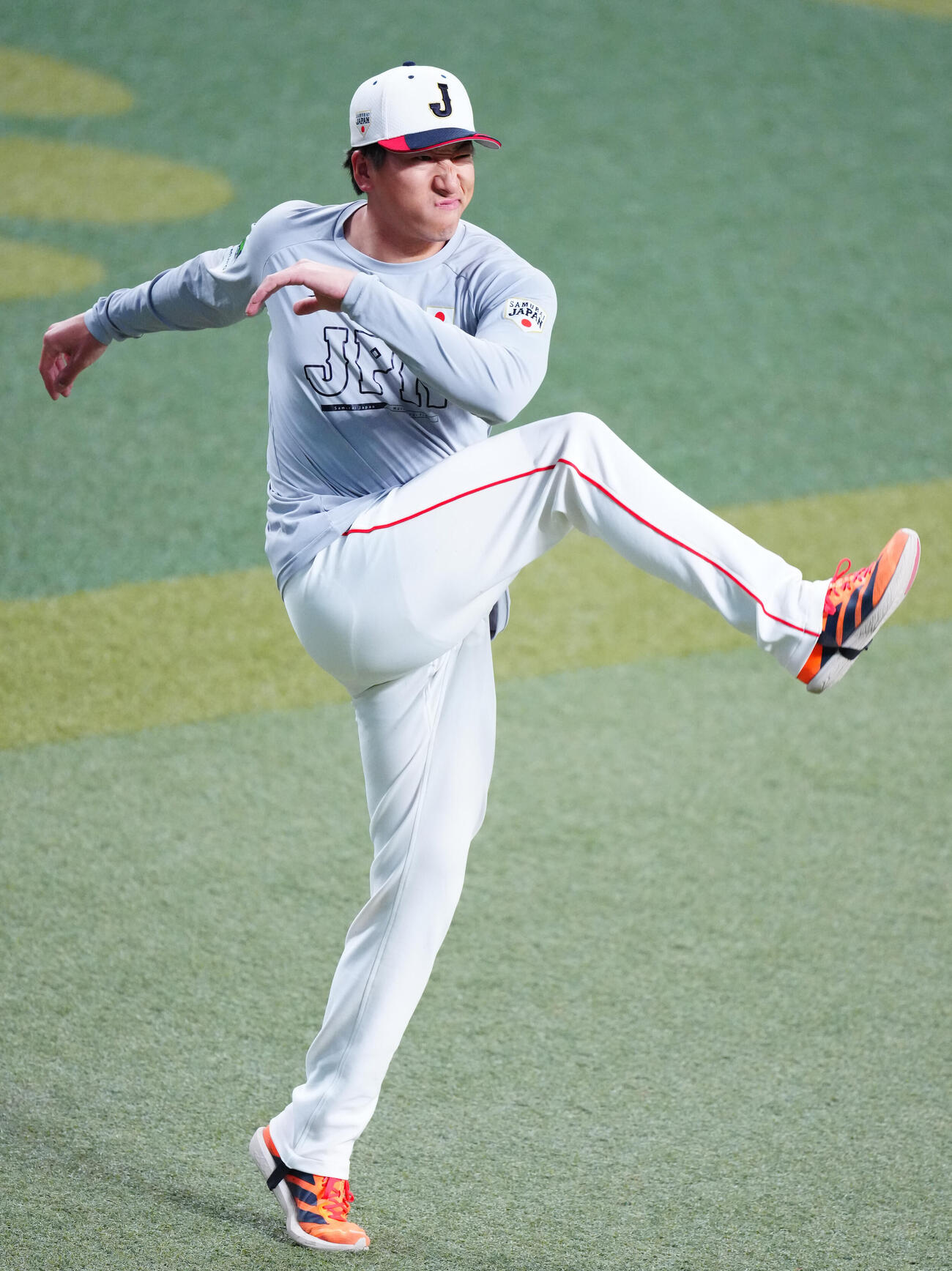 中日対日本　試合前、調整する大勢（撮影・垰建太）