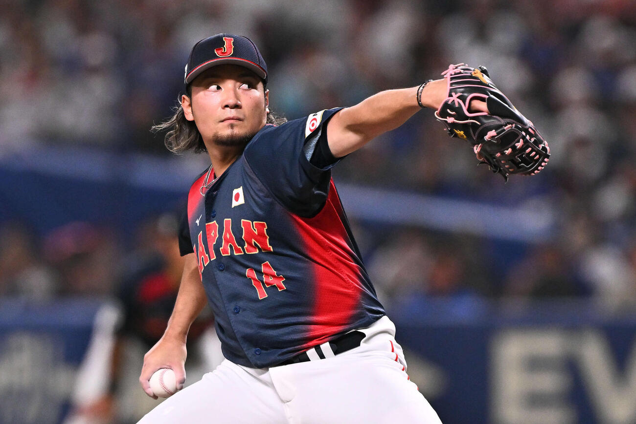 中日対日本　日本先発の伊藤（撮影・滝沢徹郎）