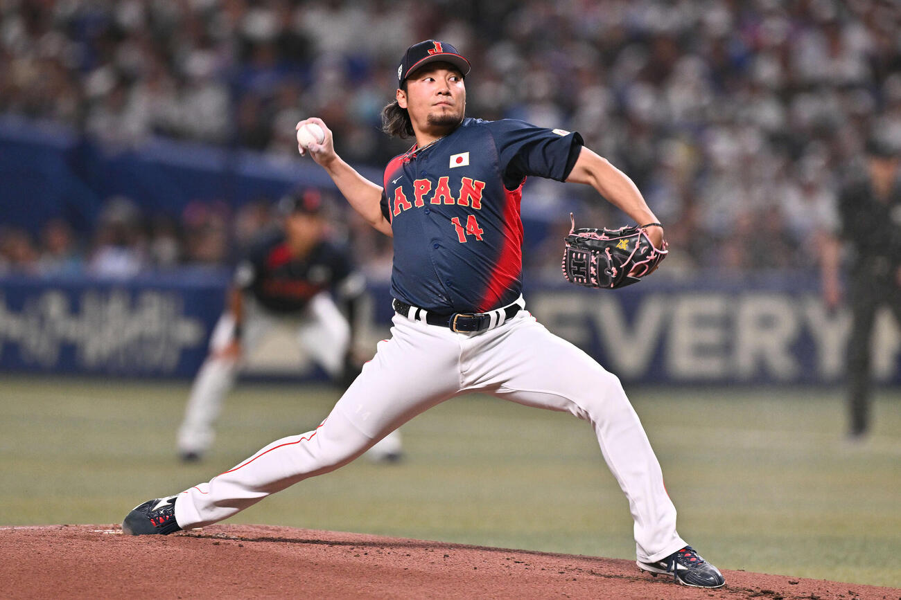 中日対日本　日本先発の伊藤（撮影・滝沢徹郎）